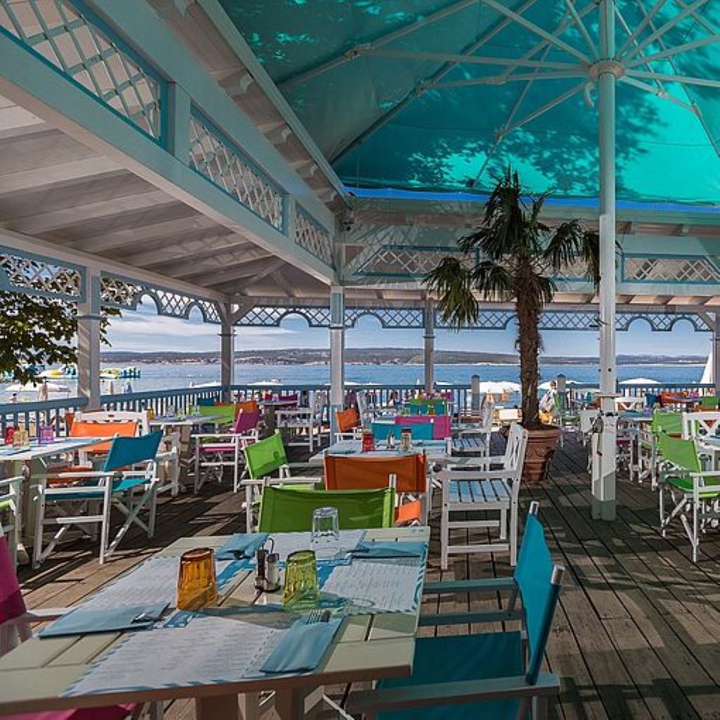 Kvarner Palace-Restoran na plazi.jpg