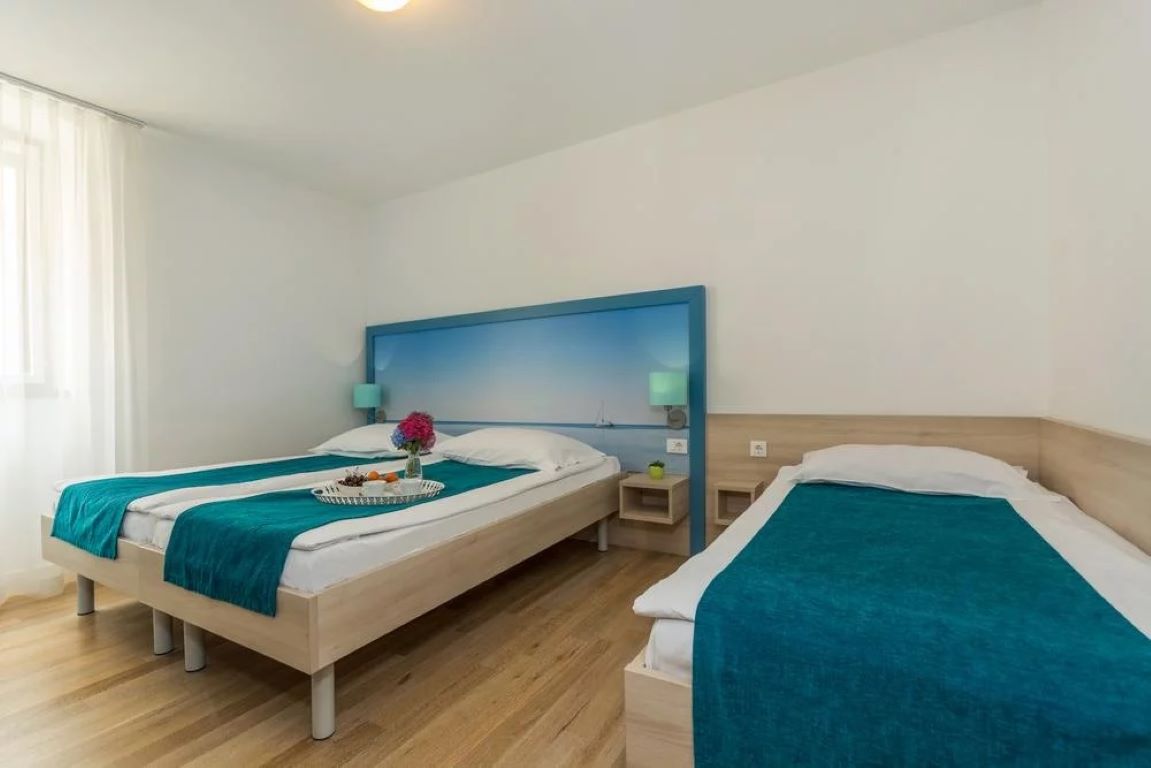 Vista Hotel-Trokrevetna soba.jpg