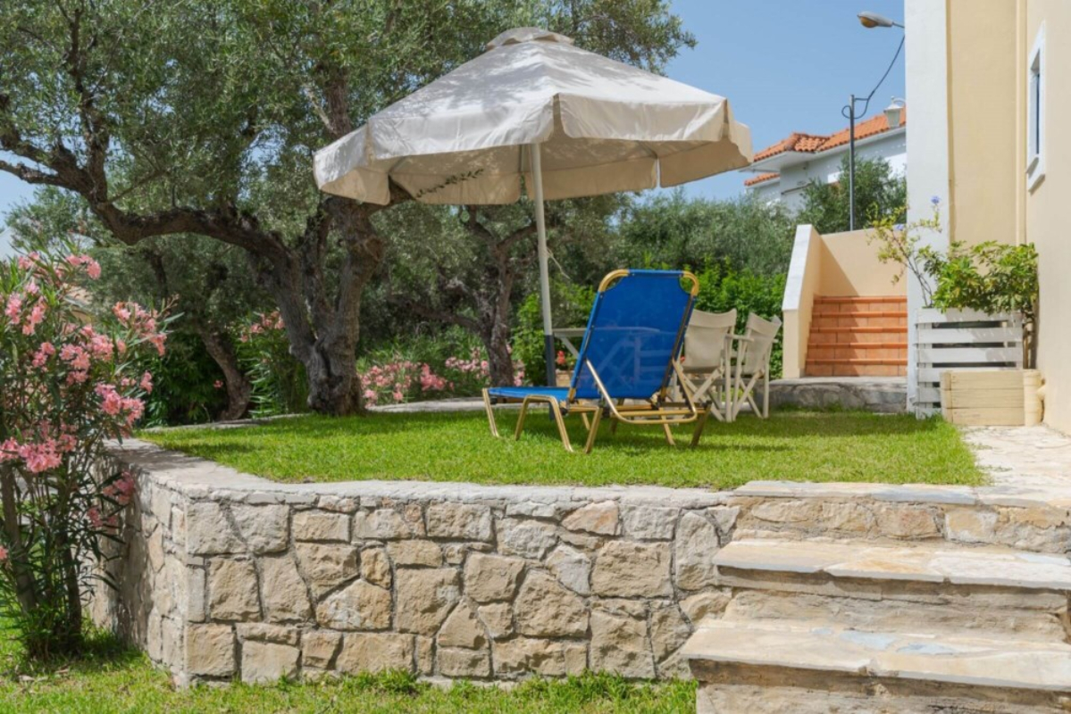 Bella Vista Sea View Apartments bašta.jpg