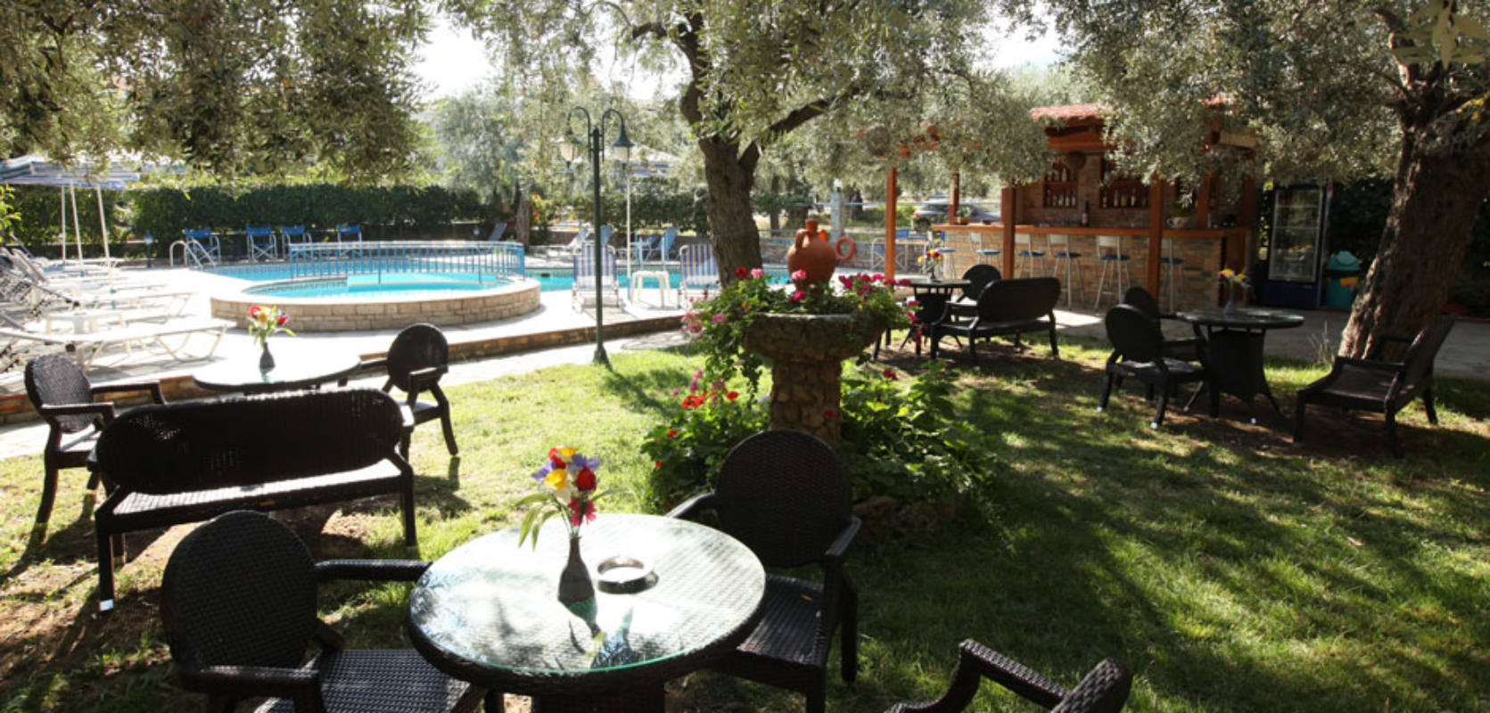 Thetis hotel bašta.jpg
