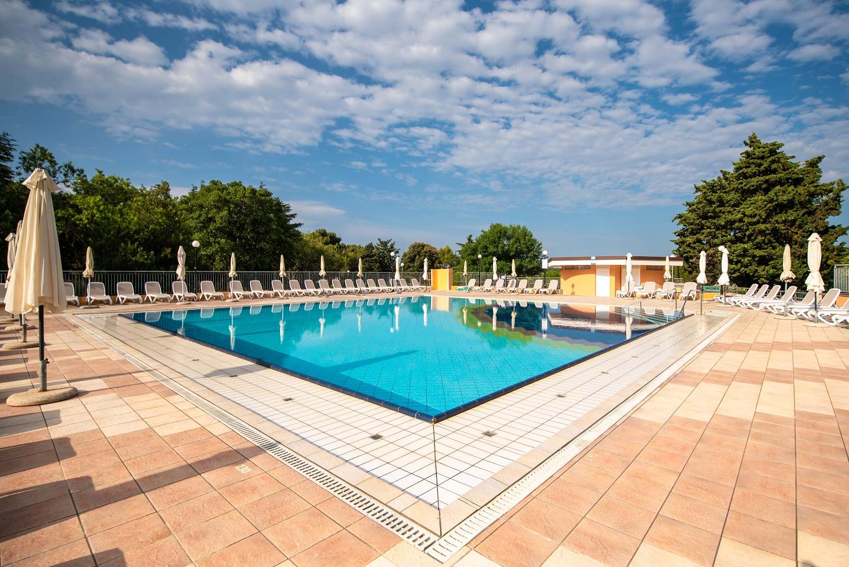 Arena Hotel Holiday-Bazen.jpg