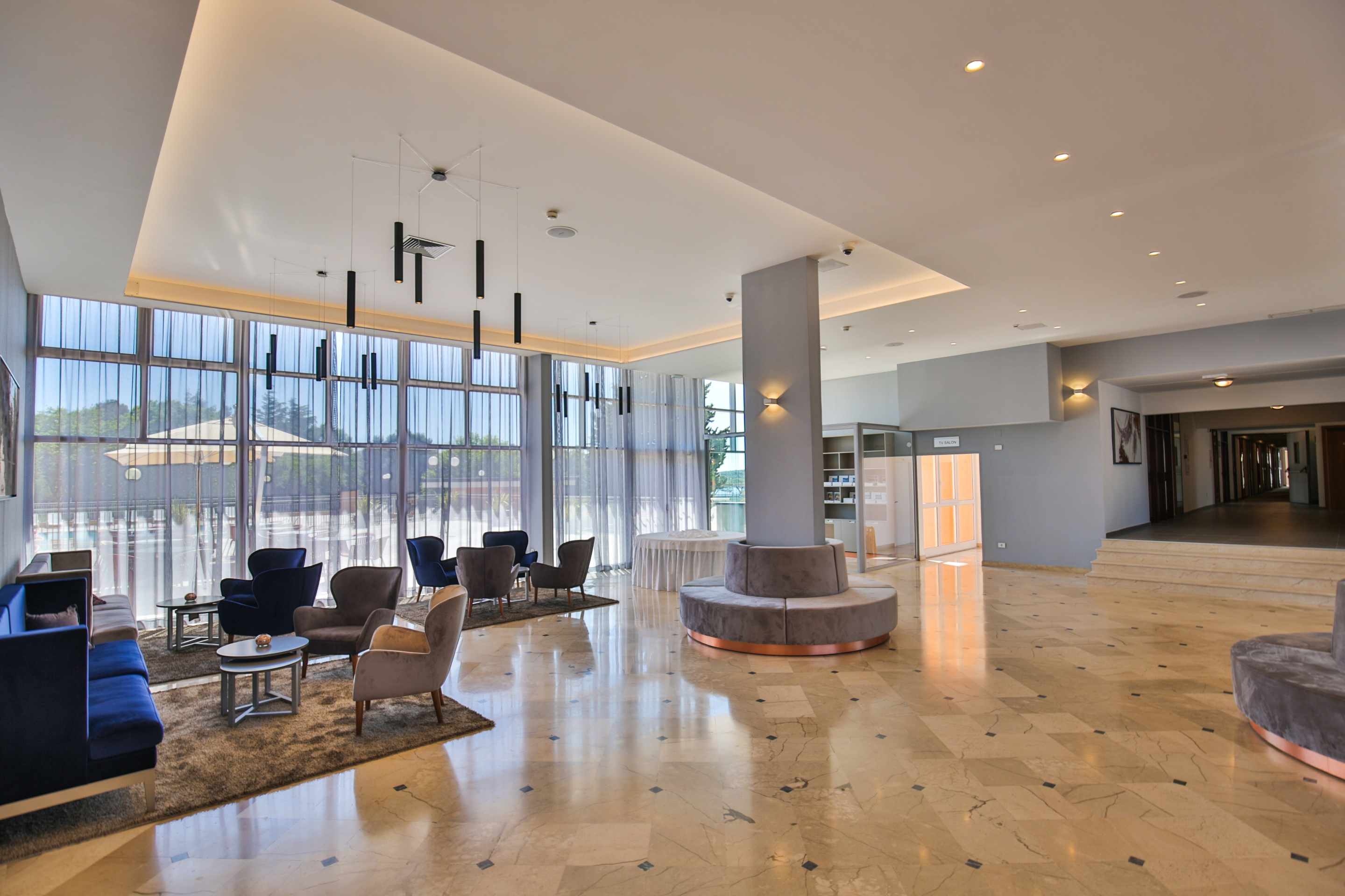 Arena Hotel Holiday-Lobby.jpg