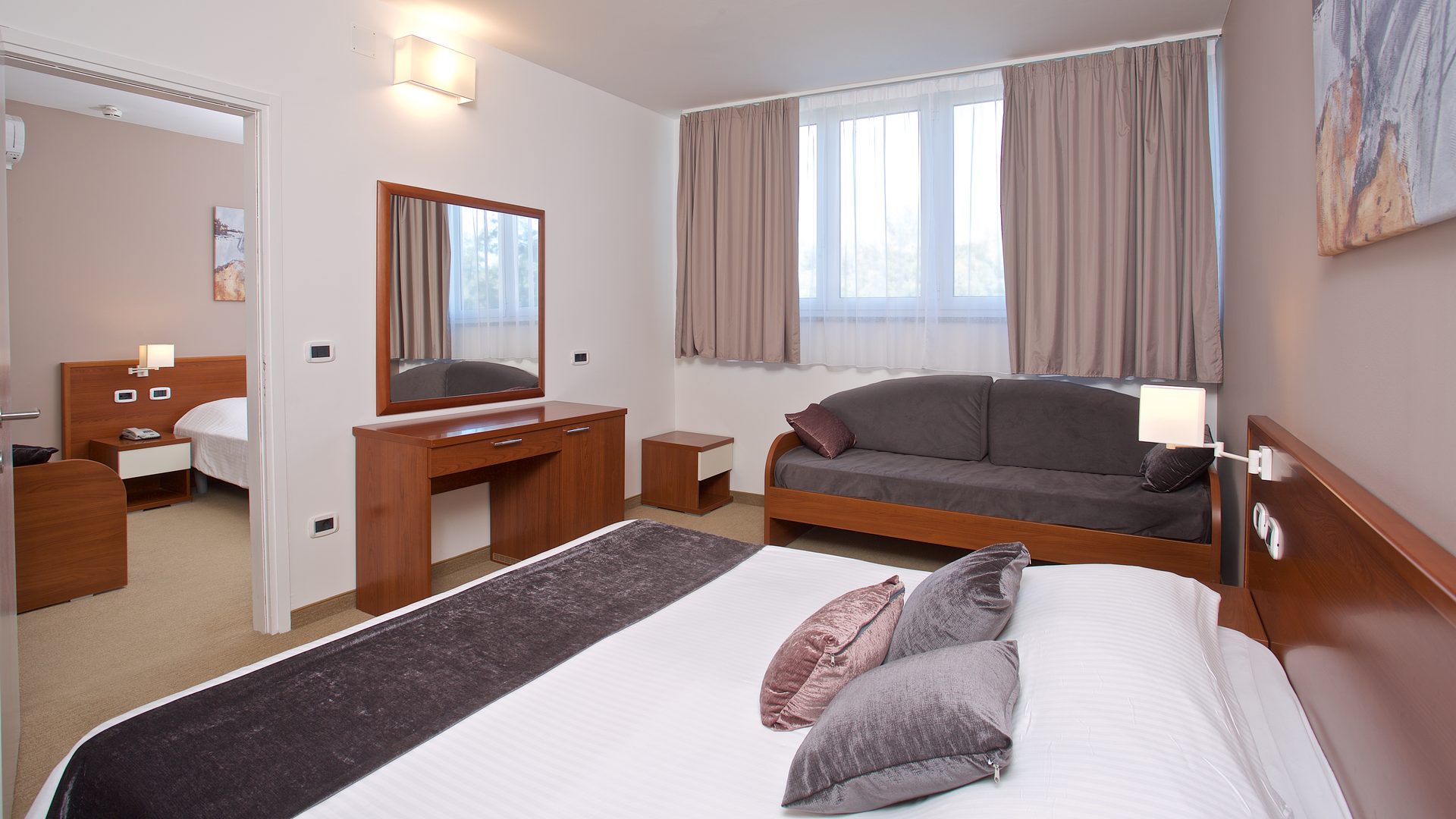 Arena Hotel Holiday-Porodicna soba.jpg