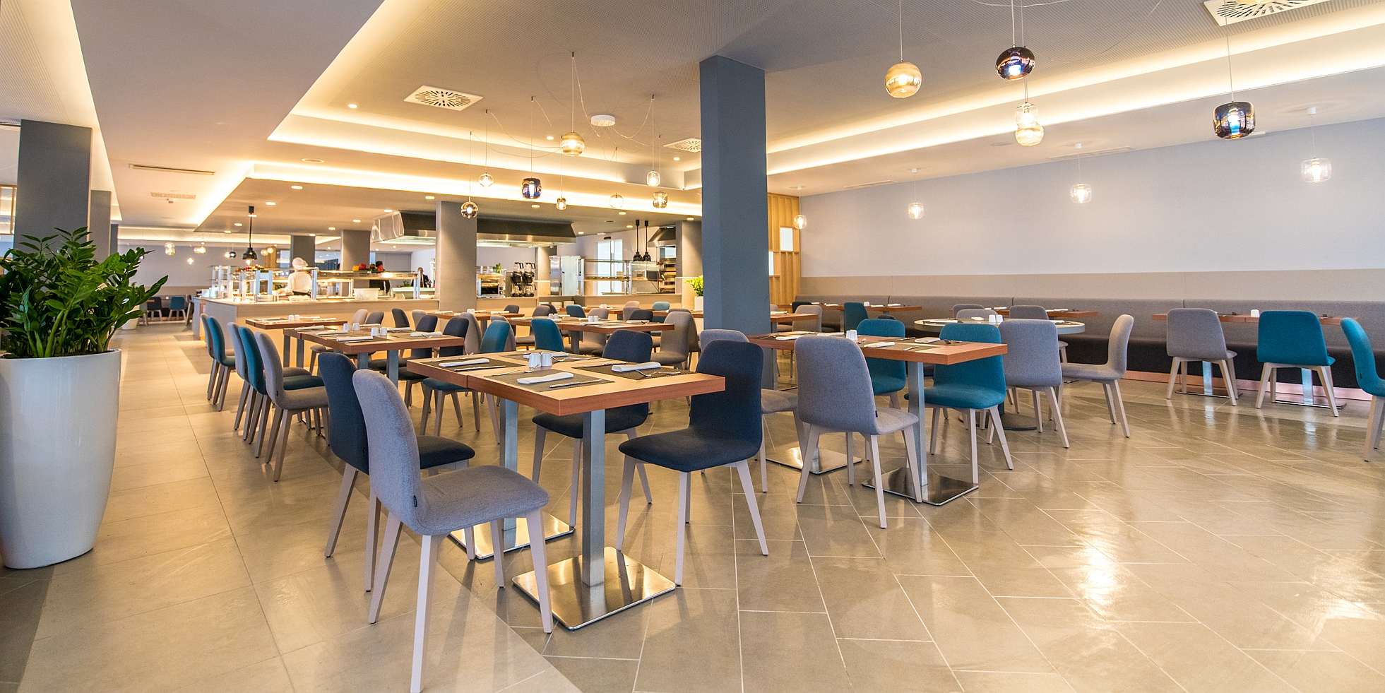 Arena Hotel Holiday-Restoran.jpg