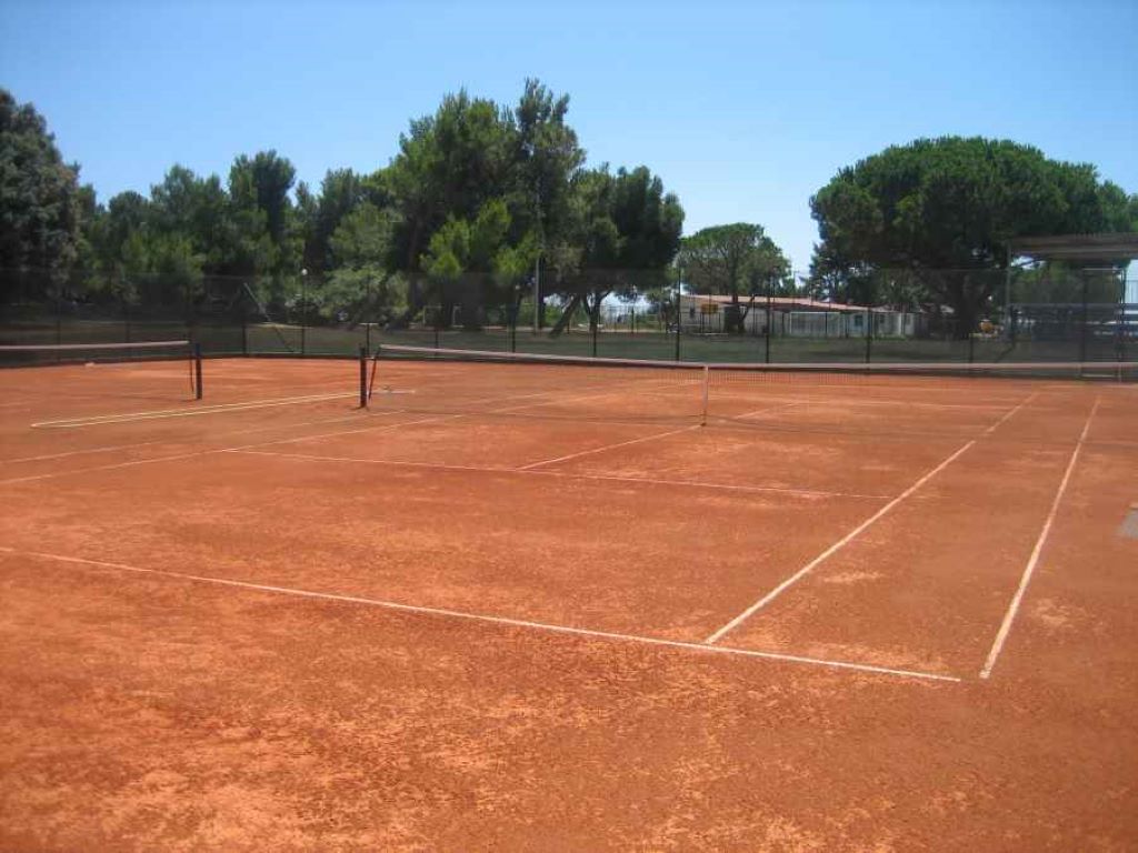 Arena Hotel Holiday-Teniski teren.jpg