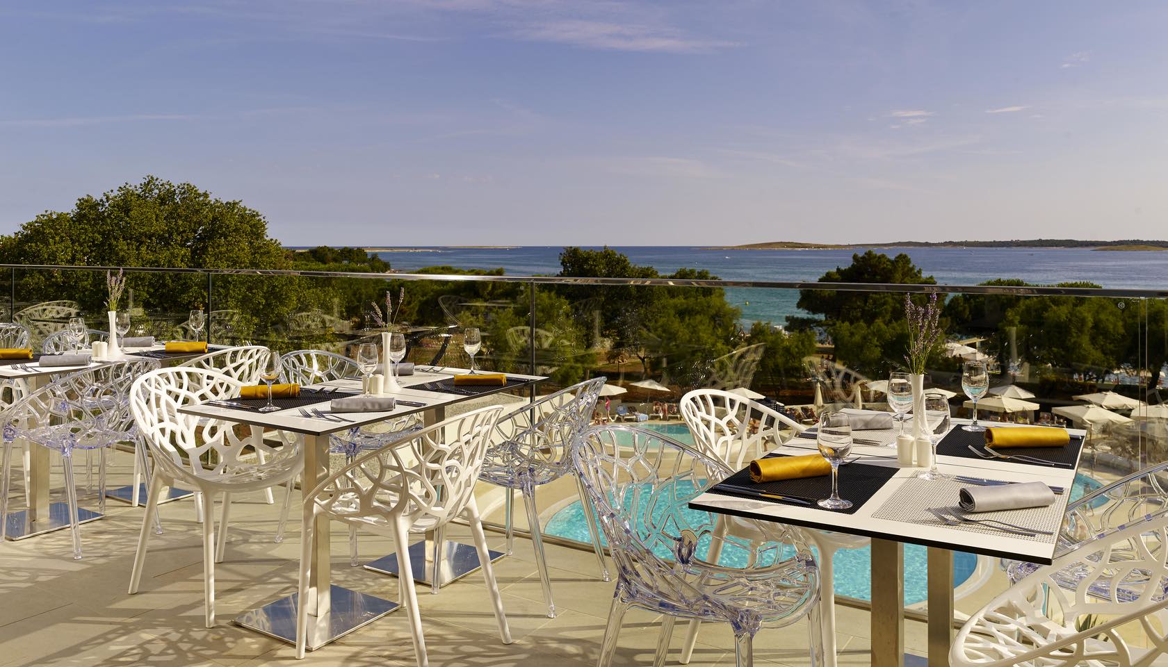 Park Plaza Belvedere Medulin-Terasa restorana.jpg