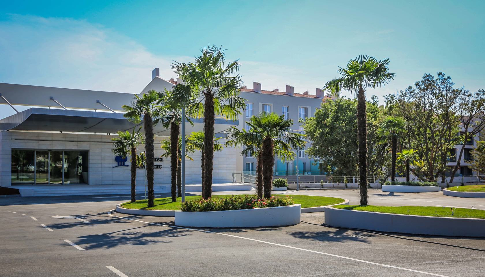Park Plaza Belvedere Medulin-Ulaz u hotel.jpg