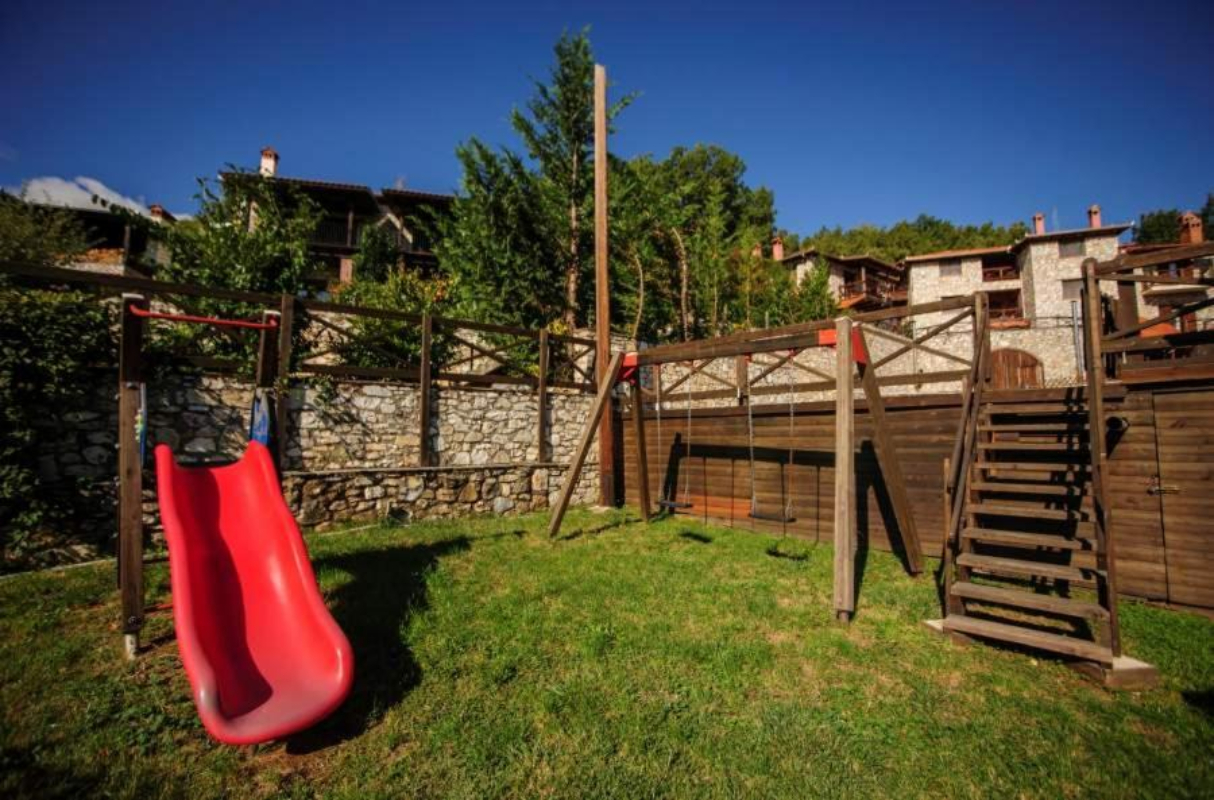 Pierion Musses dečije igralište.jpg
