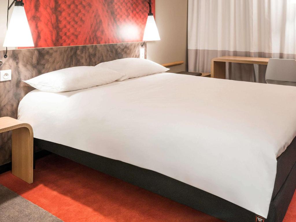 Ibis Heroes Square 3- sweet room- dvokrevetna soba.jpg