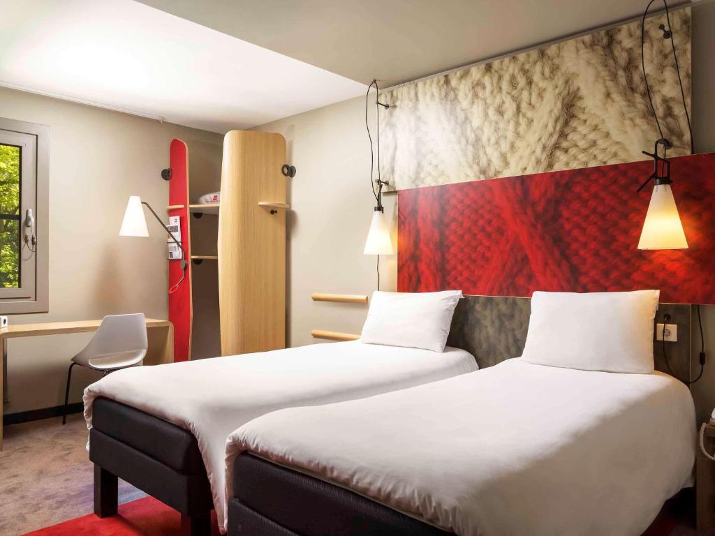 Ibis Heroes Square 3- sweet rooms.jpg