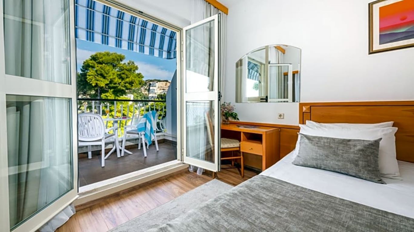 Hotel Splendid-Standardna soba balkon.jpg