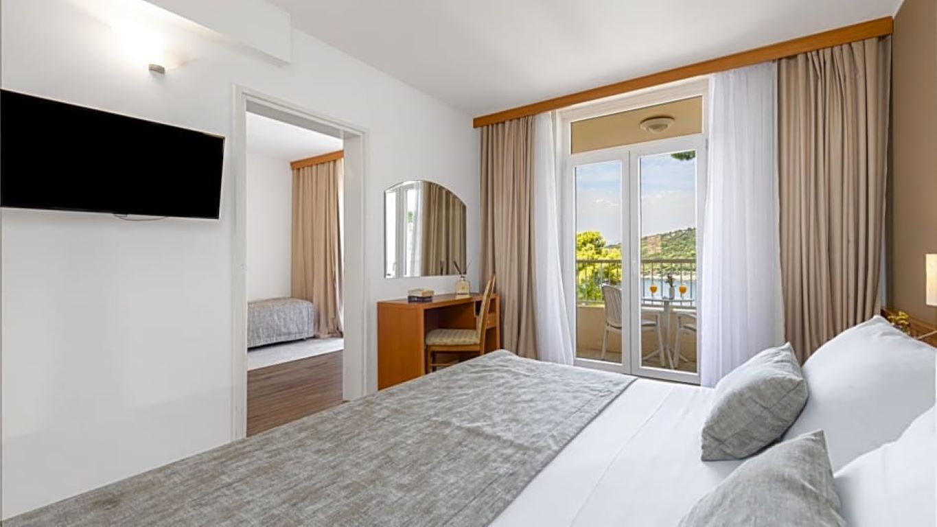 Hotel Splendid-Trokrevetna soba.jpg