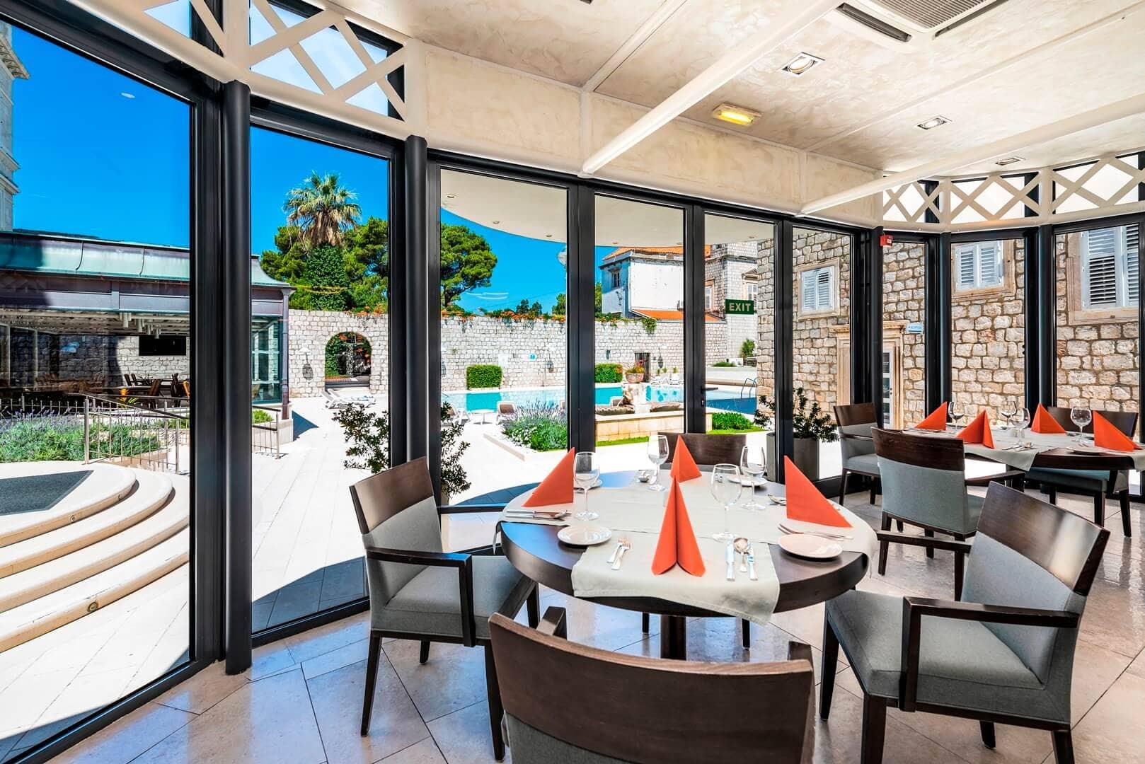 Lapad Hotel-Bar.jpg