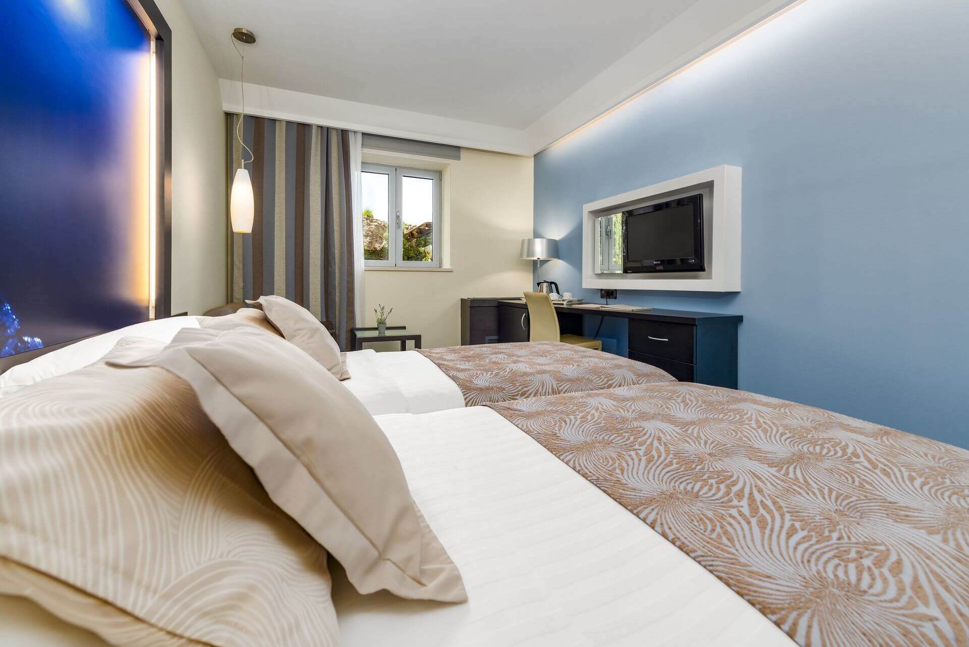 Lapad Hotel-Classic soba bez balkona pogled vrt.jpg
