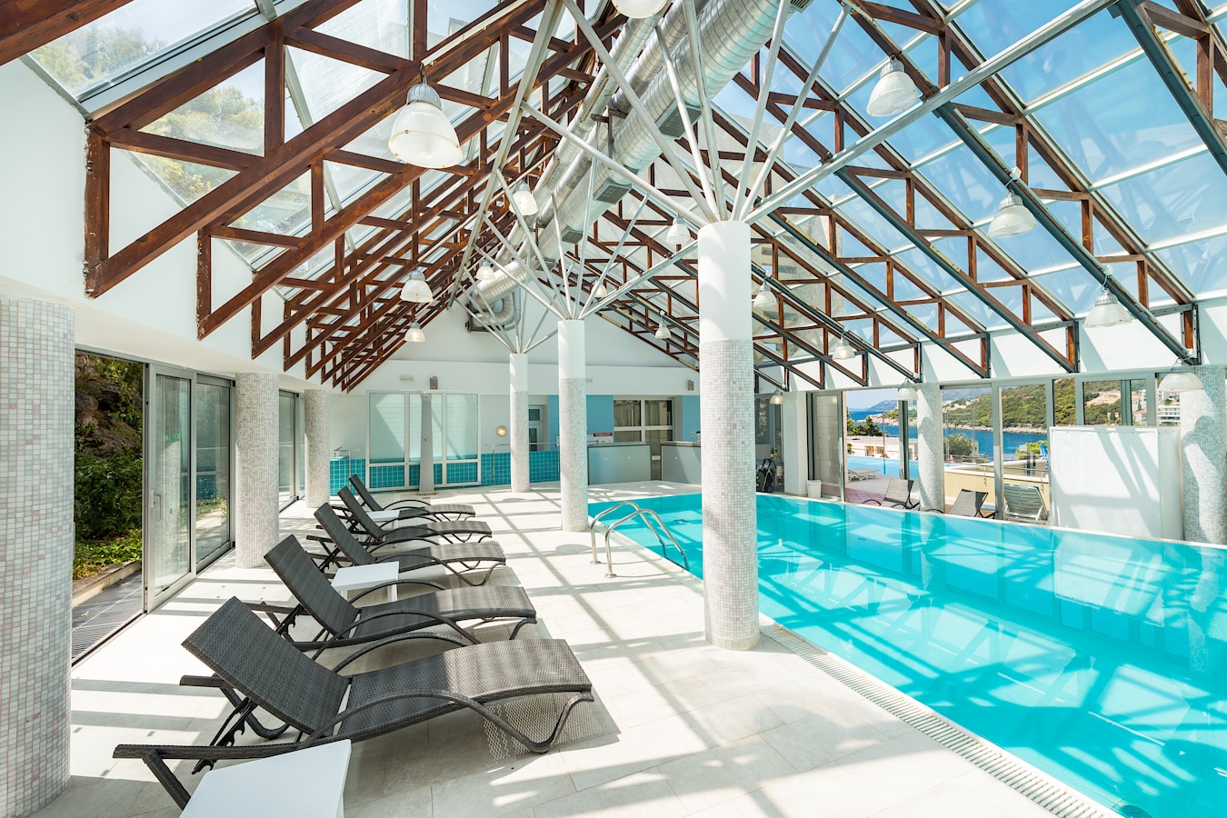 Uvala Hotel-Unutrasnji bazen.jpg