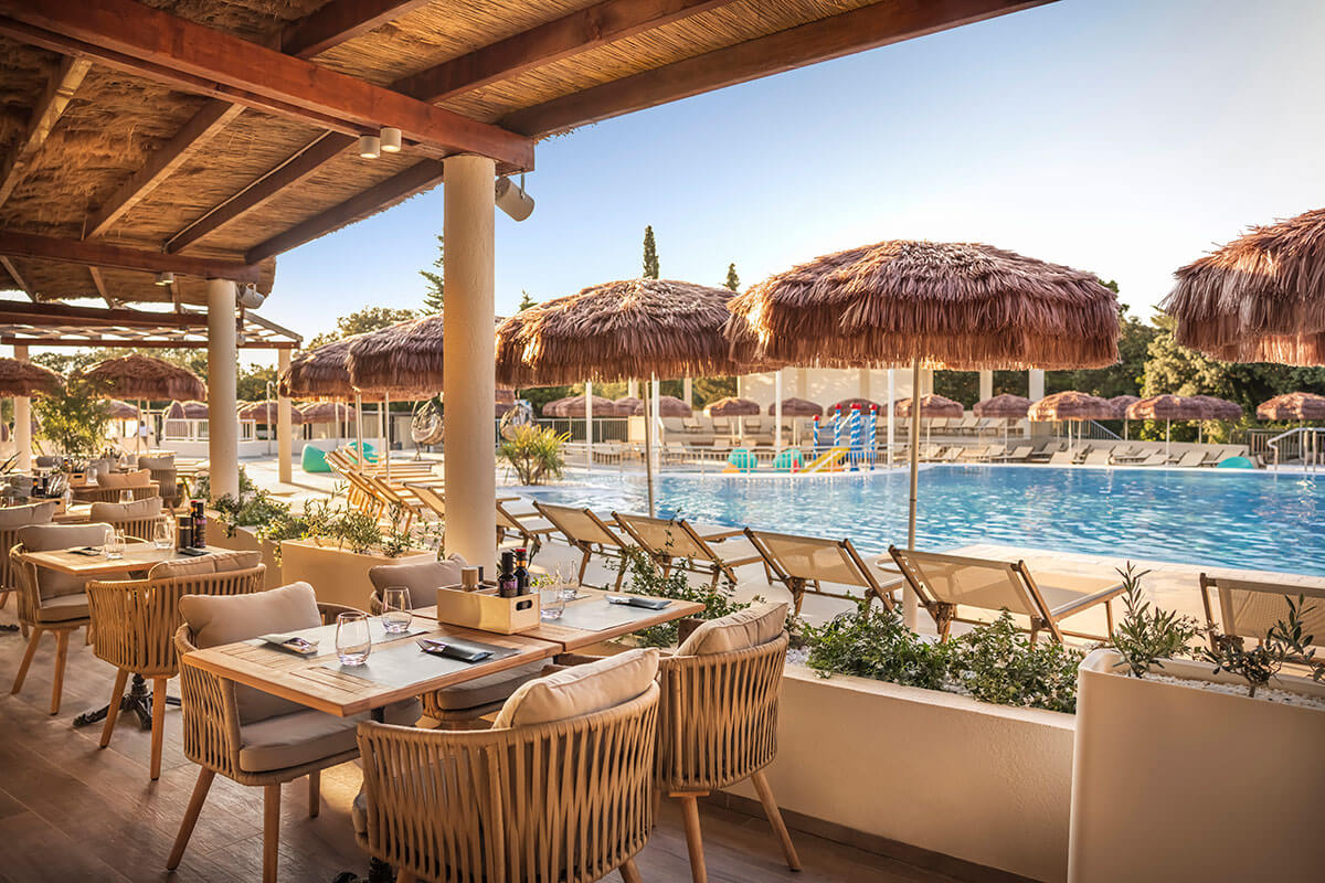 Hotel Tirena-Grill restoran.jpg