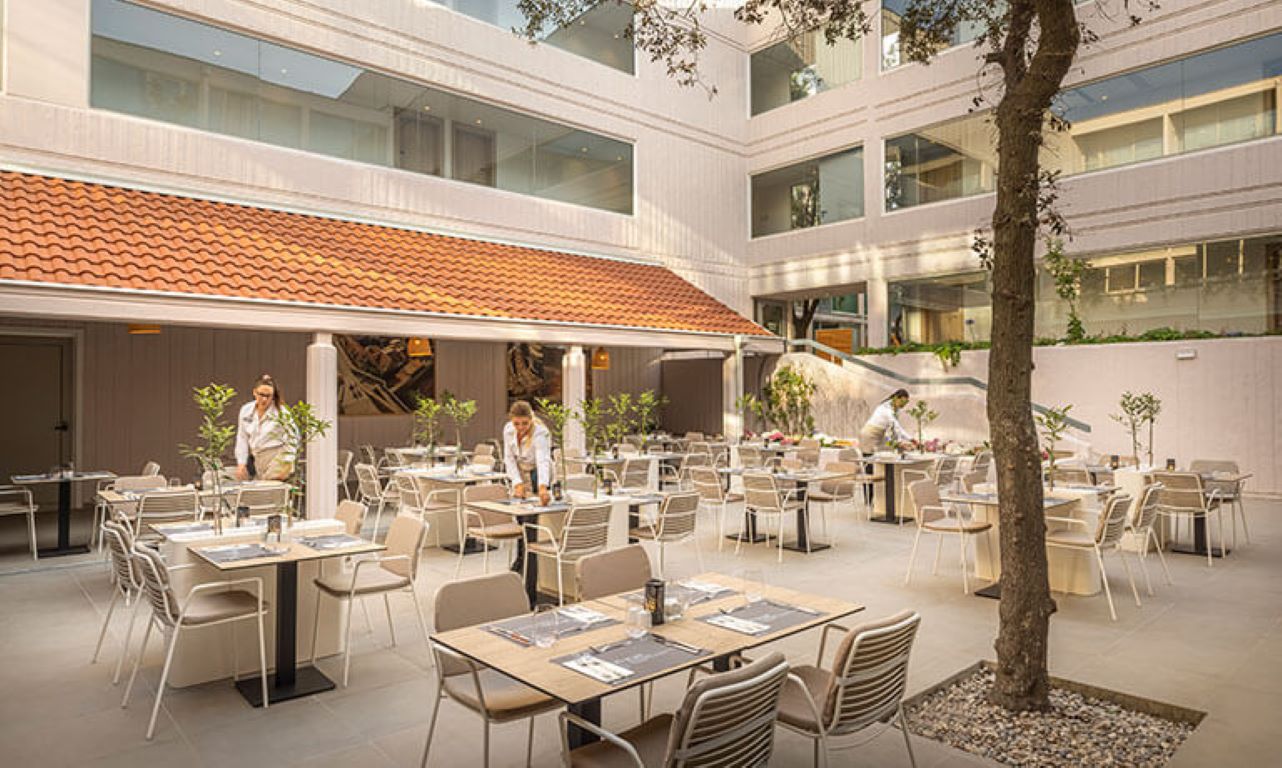 Tirena Hotel-Terasa restorana.jpg