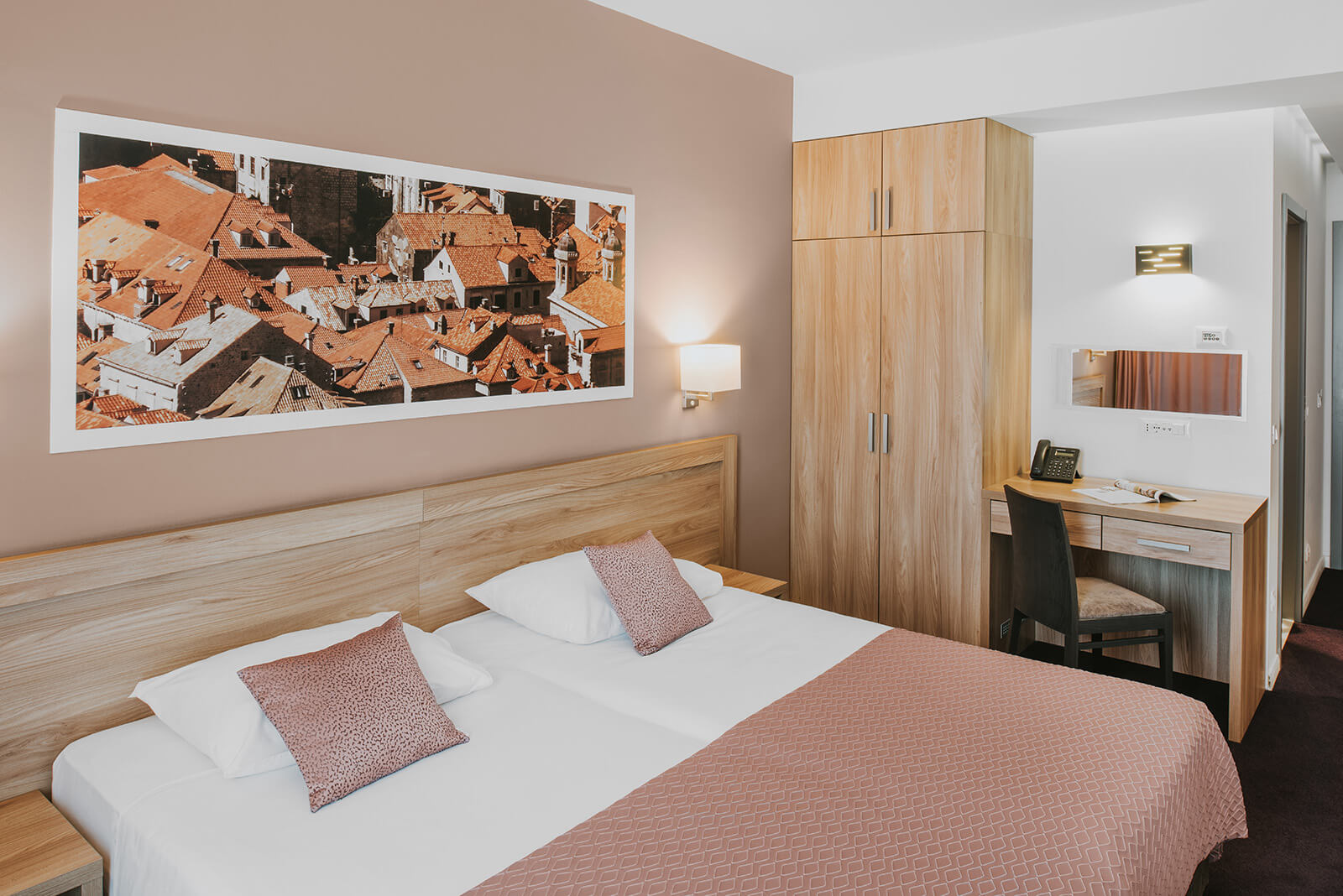 Adria Hotel-Standardna soba.jpg