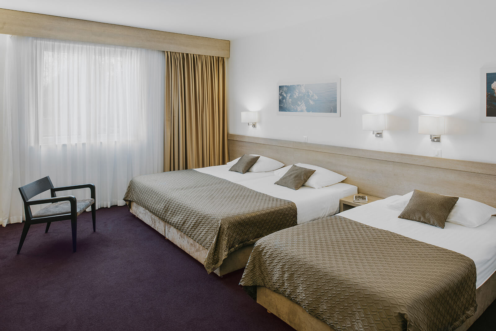 Hotel Adria-Trokrevetna soba.jpg