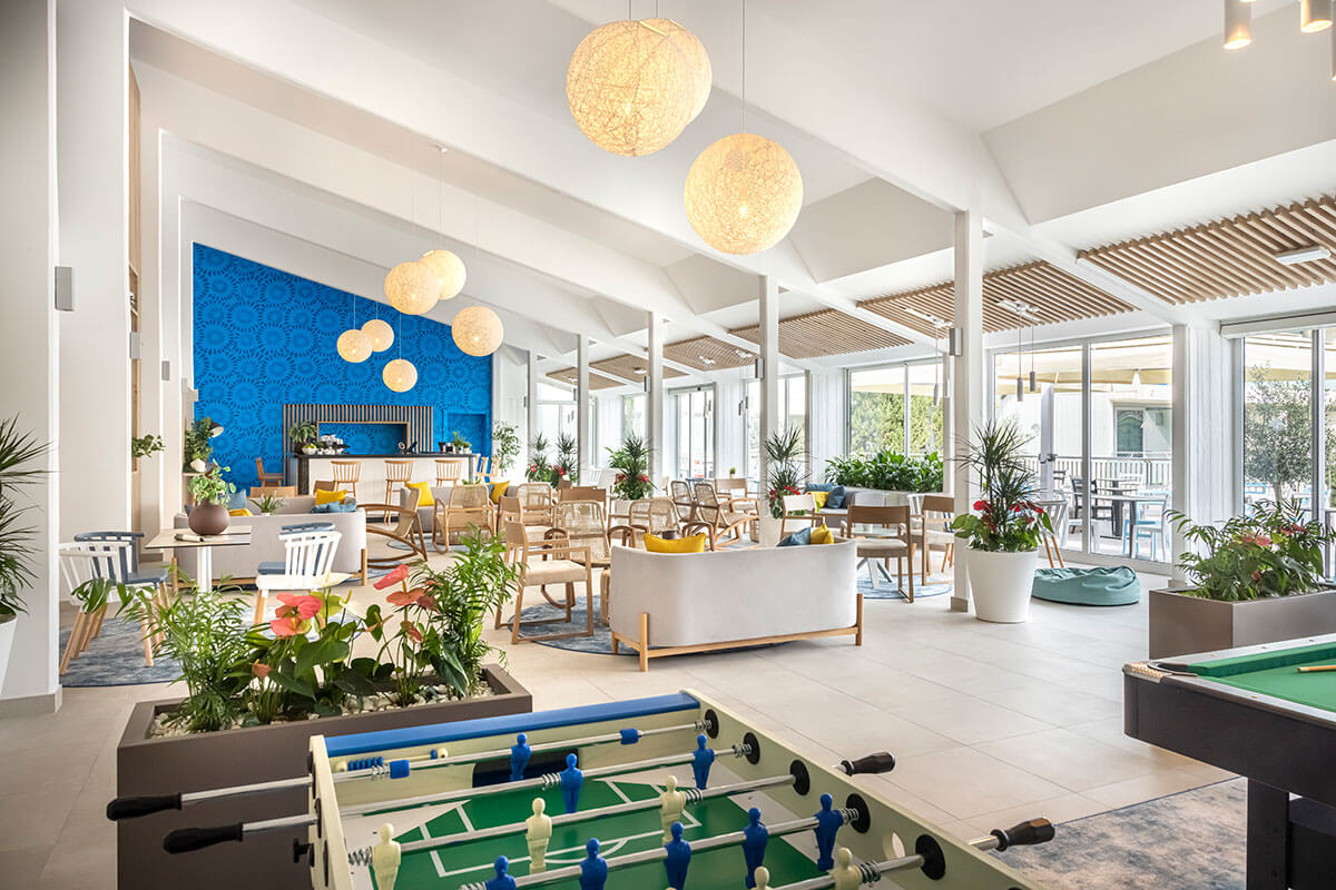 Club Dubrovnik Sunny Hotel by Valamar-Lounge bar.jpg