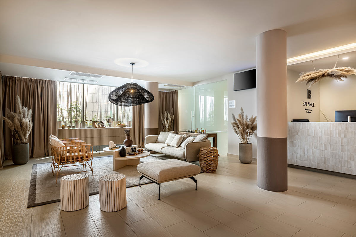 Valamar Lacroma Dubrovnik Hotel-Lobby.jpg