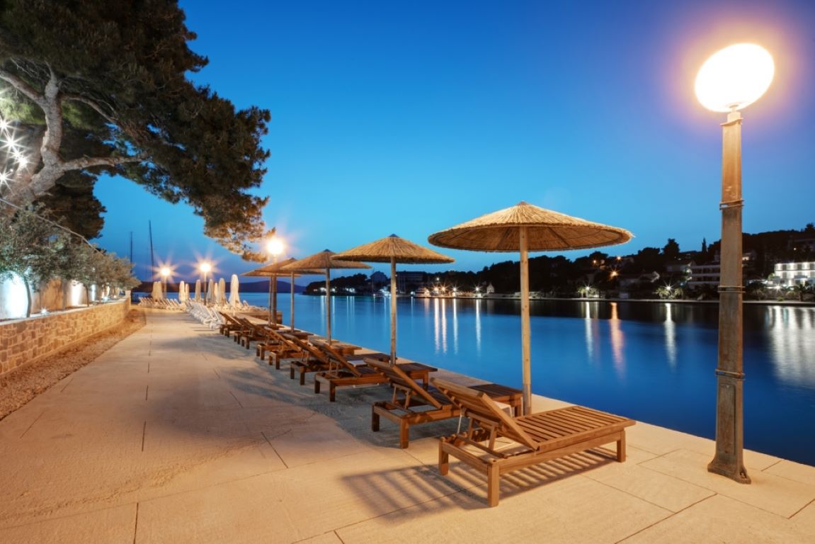 Hotel Milna Osam-Nocni izgled.jpg