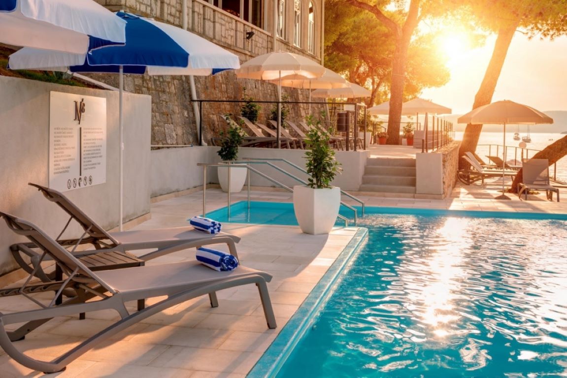 Milna Osam Hotel-Bazen.jpg