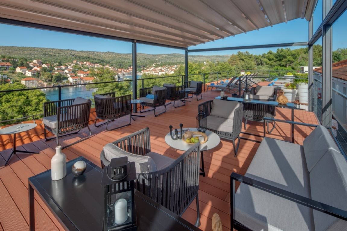 Milna Osam Hotel-Terasa.jpg