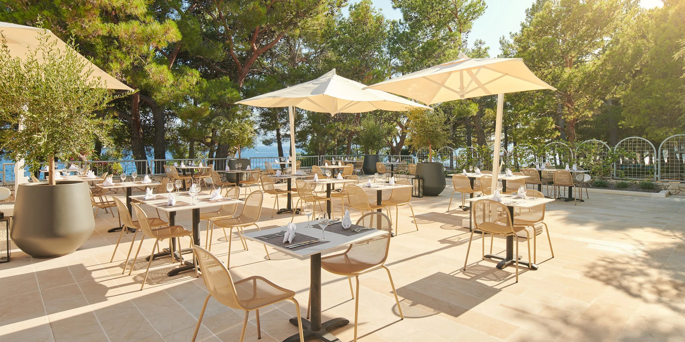 Bluesun Hotel Borak-Terasa restorana.jpg