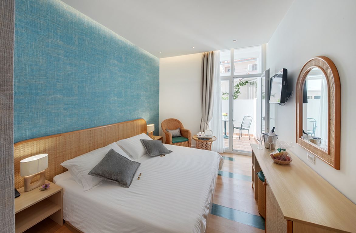 Hotel Villa Adriatica-Standardna soba balkon.jpg