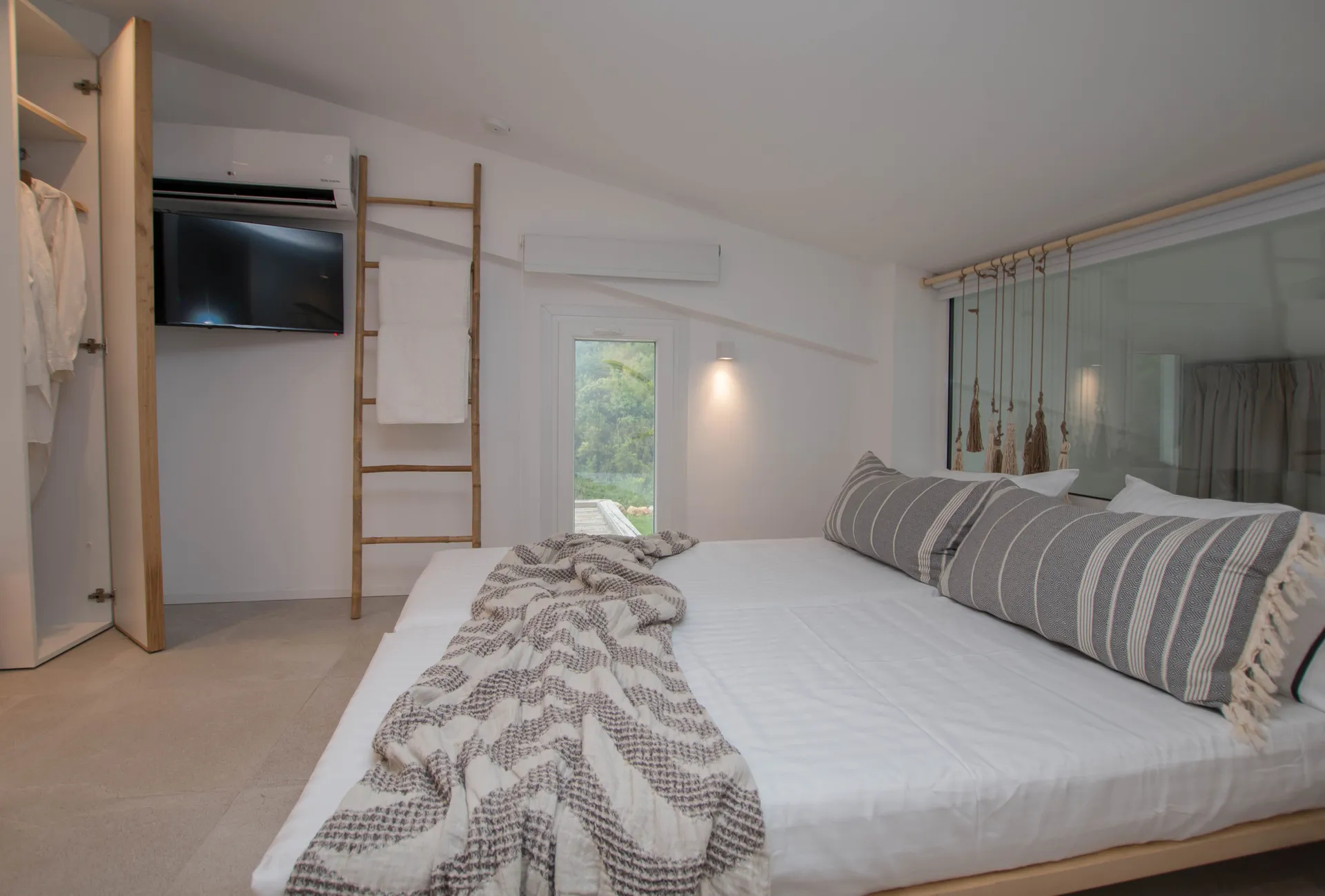 Aristotelia Gi Private Villas spavaća soba.jpg