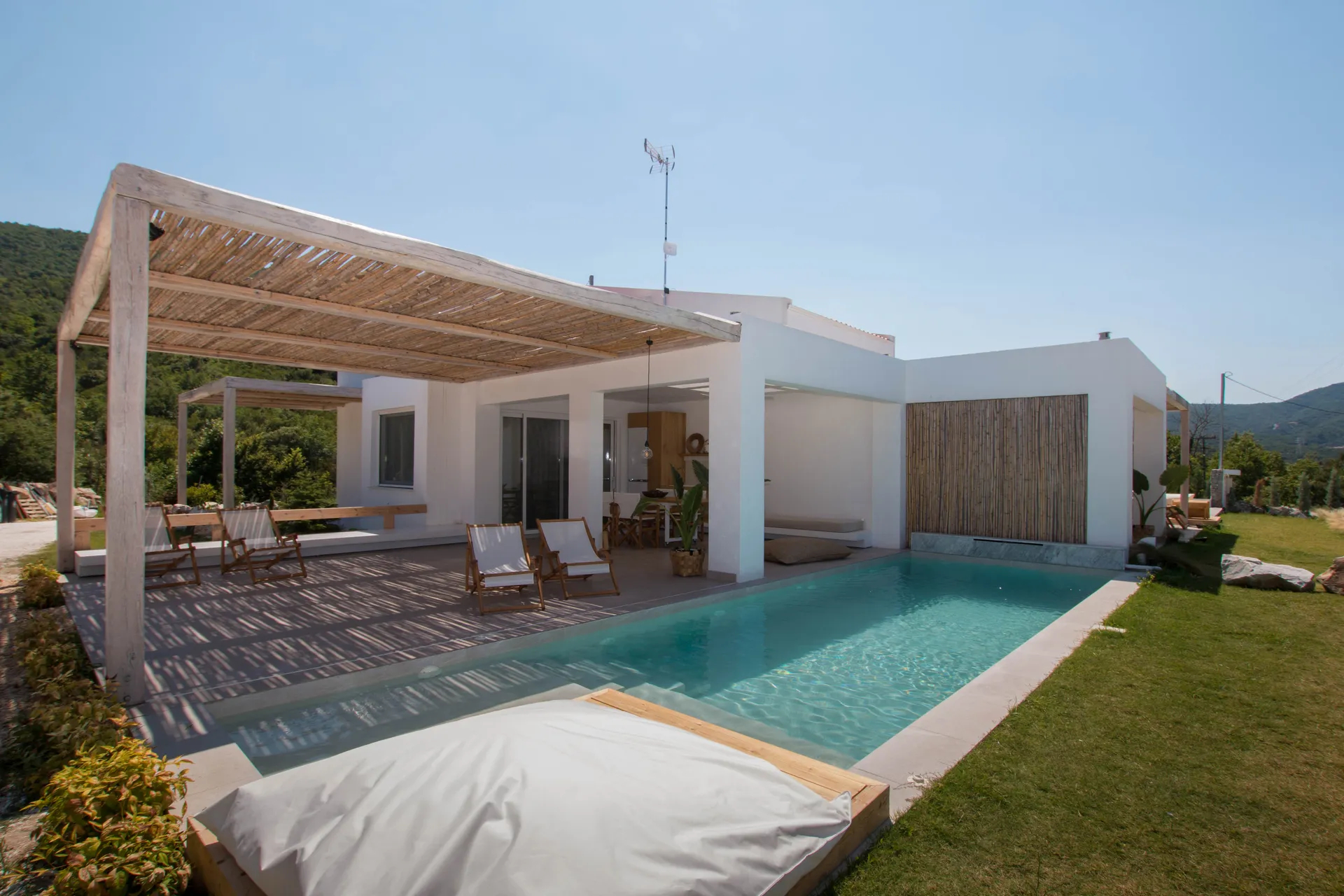 Aristotelia Gi Private Villas spoljni prostor.jpg