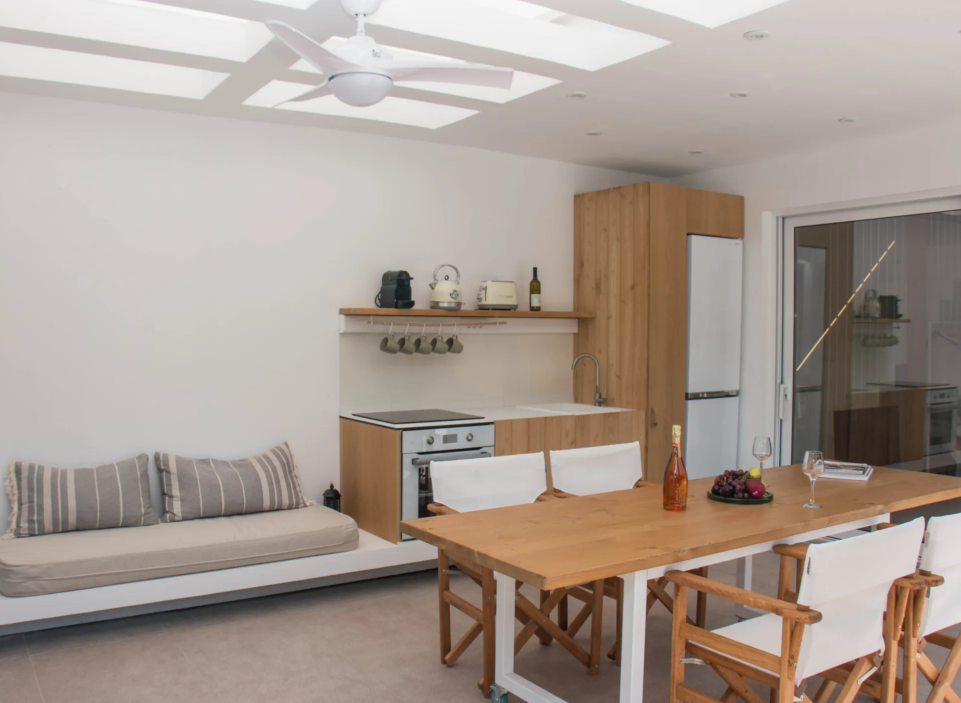 Aristotelia Gi Private Villas trpezarija.jpg