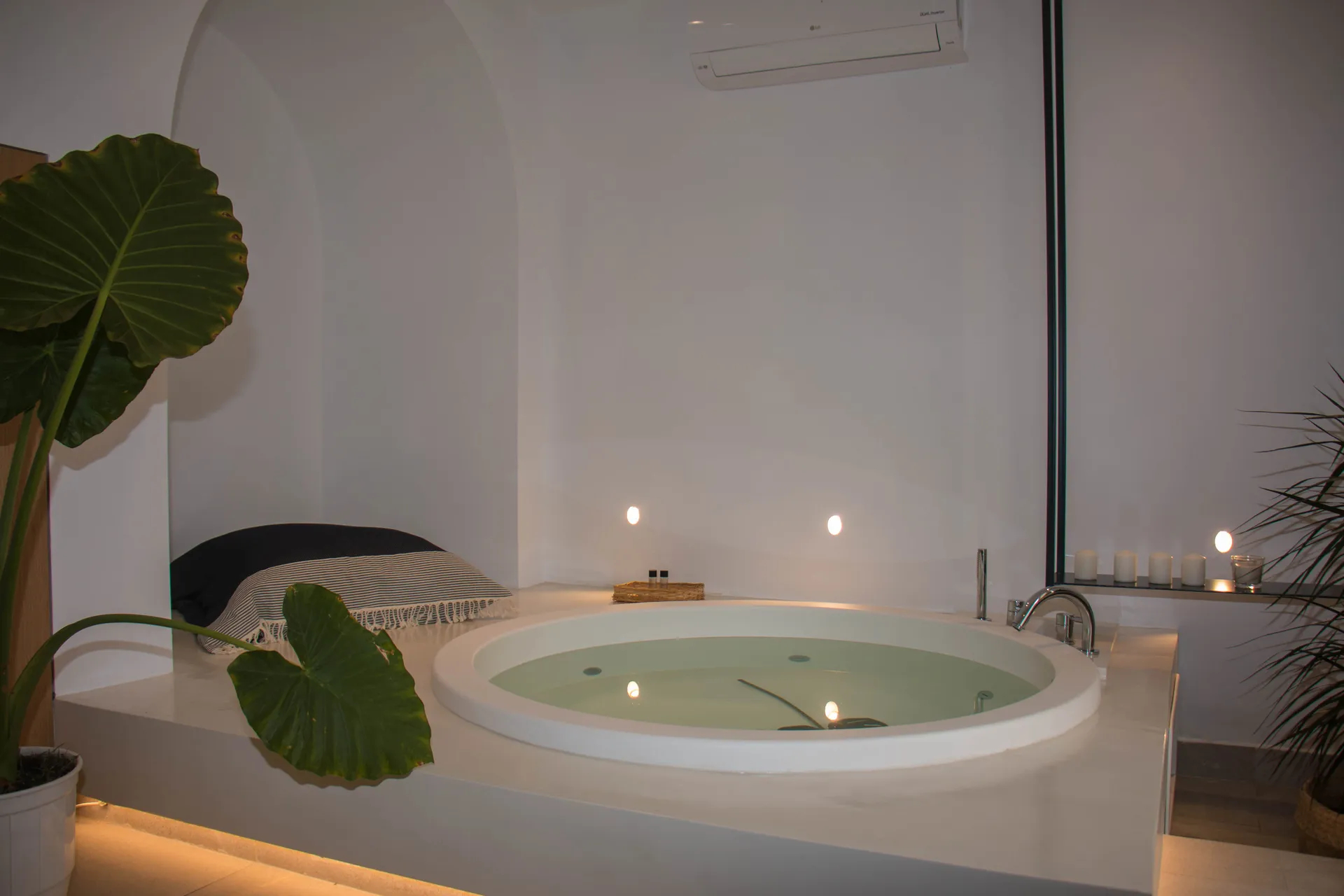 Aristotelia Gi Private Villas đakuzi.jpg