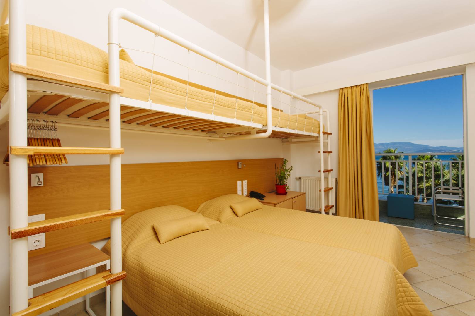 Hotel Sissy porodična soba sa krevetima na sprat.jpg