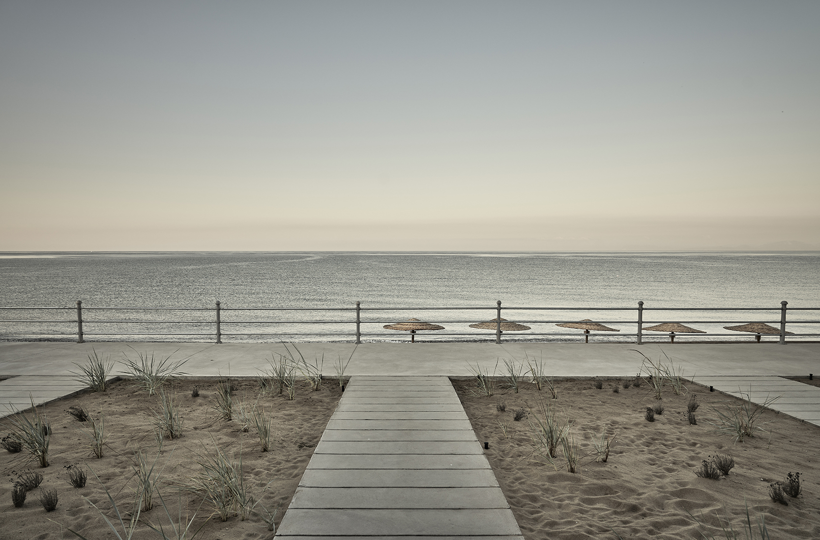 Dexamenes Seaside hotel izgled plaže.jpg