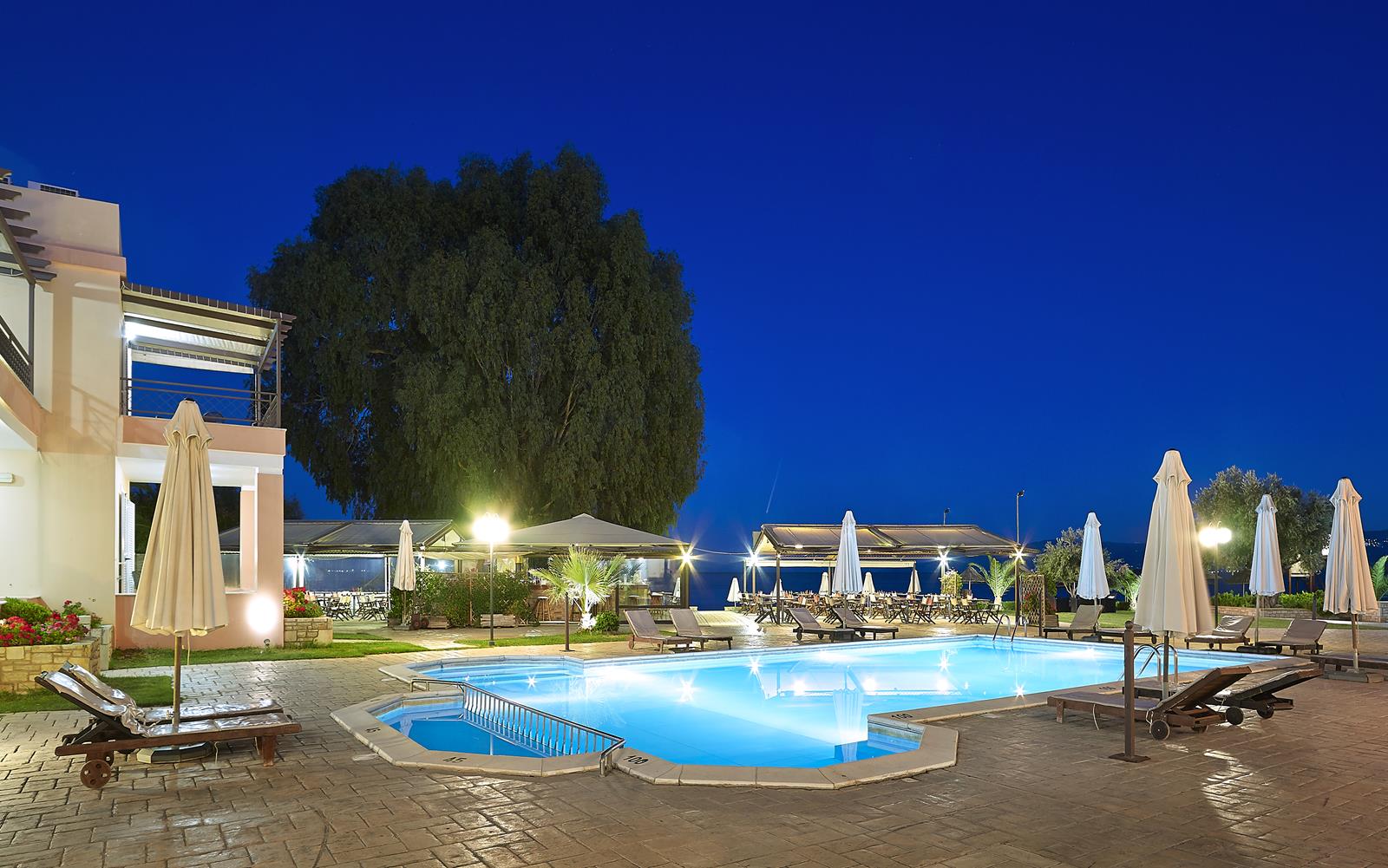 Avantis Suites izgled bazena.jpg