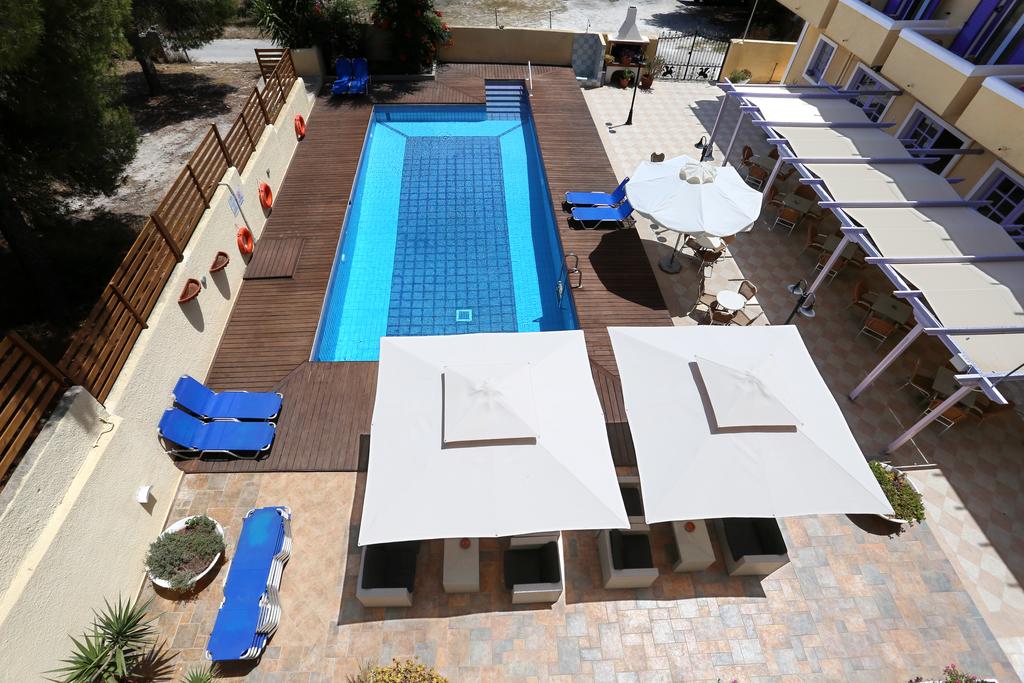 Hotel Katerina pool bar.jpg
