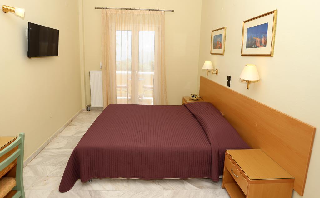 Hotel Katerina standard room 2.jpg