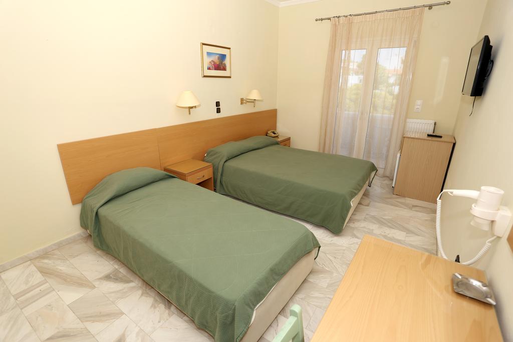 Hotel Katerina triple room 1.jpg