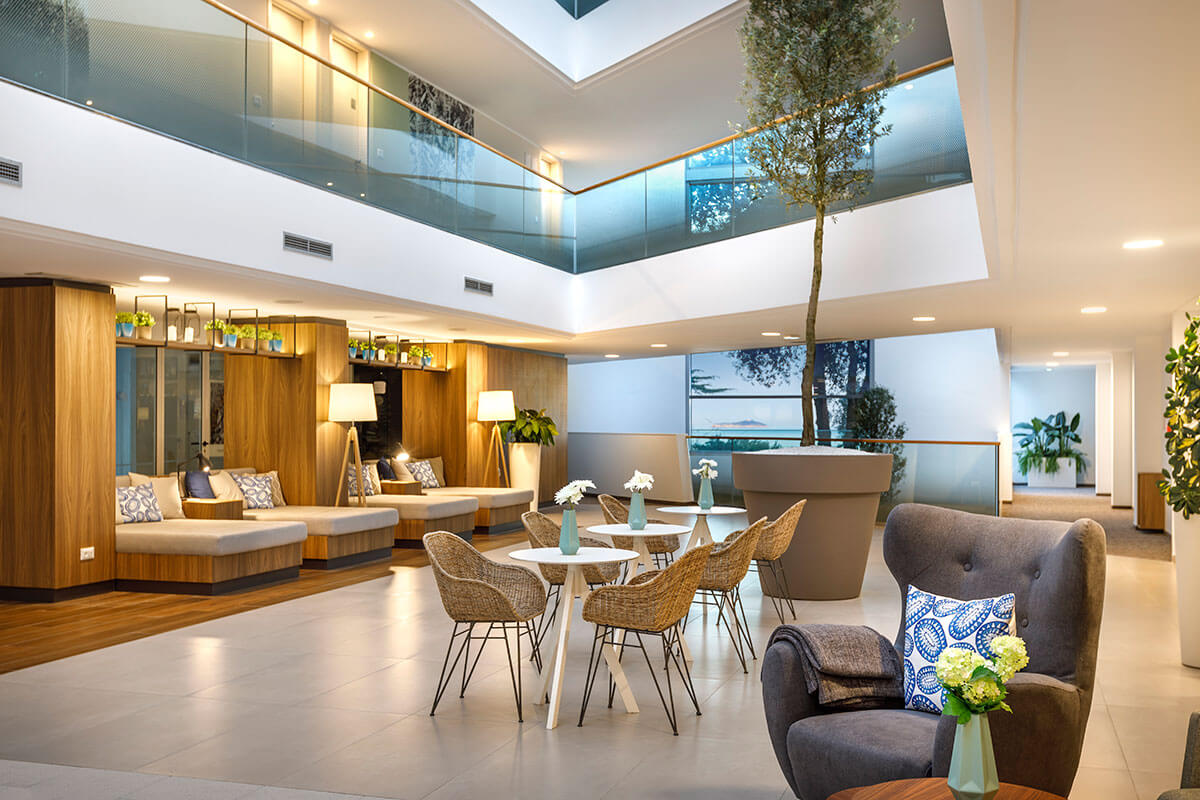 Valamar Argosy Hotel-Lobby.jpg