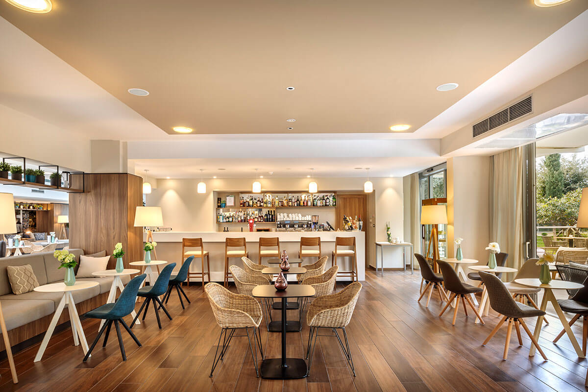 Valamar Argosy-Lobby bar.jpg