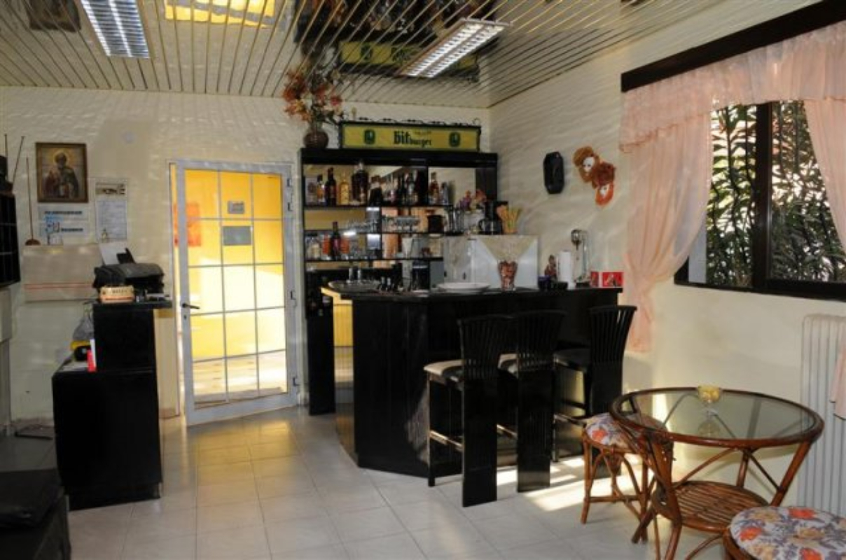 Hotel Petunuia bar.jpg