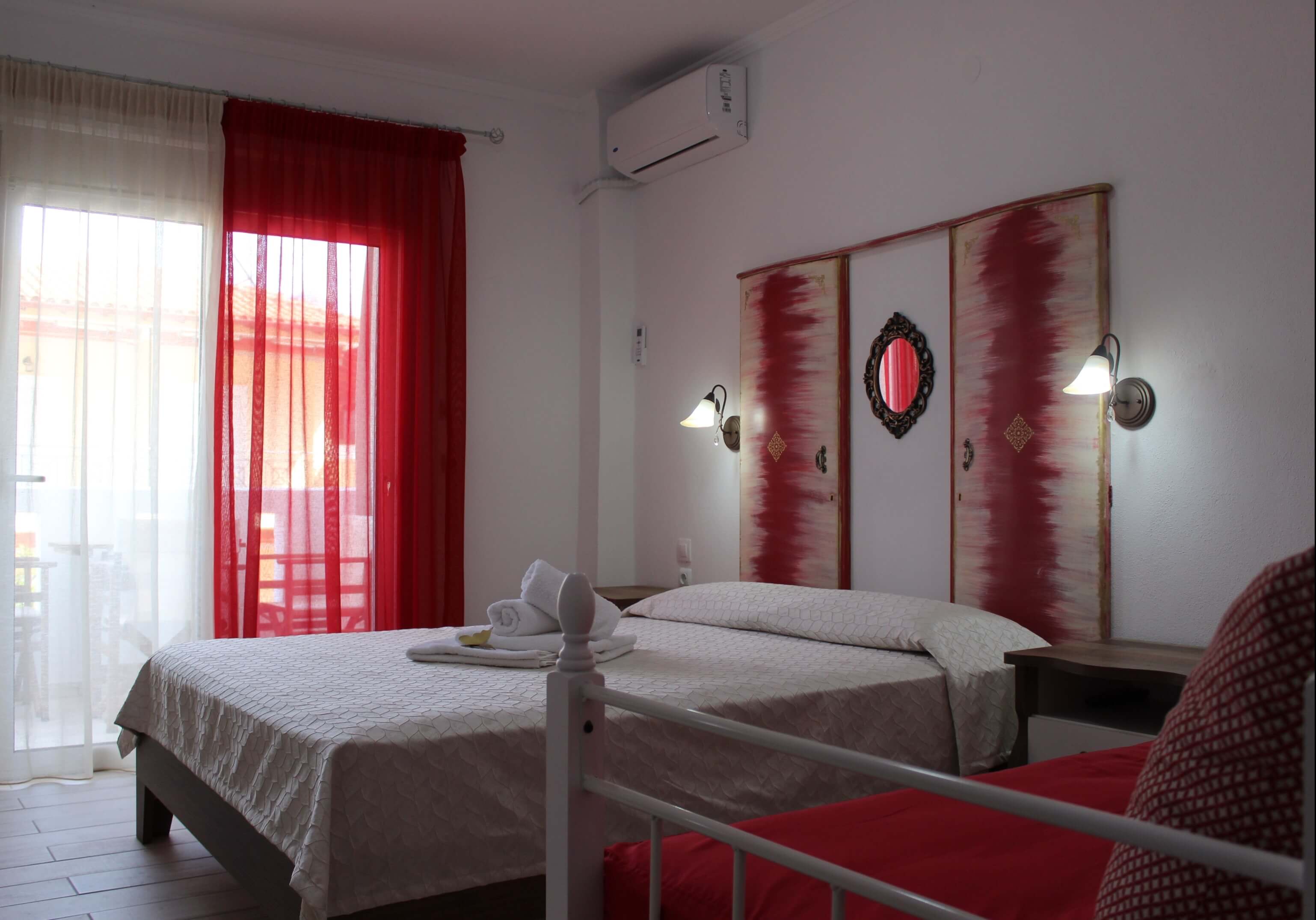 La Luna Studios izgled crvenog apartmana.jpg