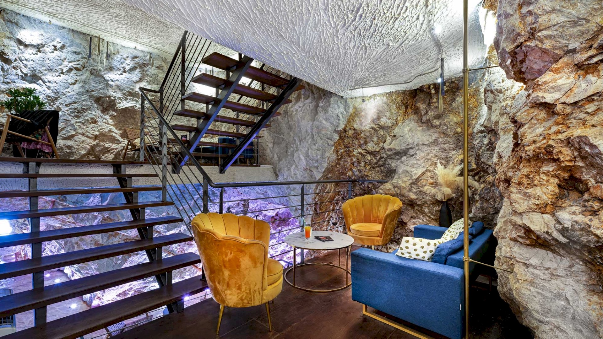 More Hotel-Bar u pećini.jpg