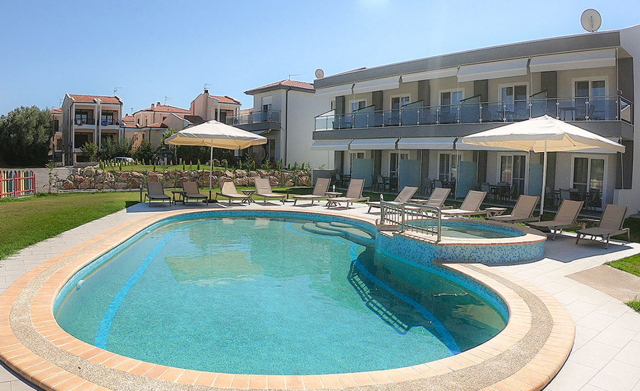 Finikas Garden Beach Resort bazen.jpg