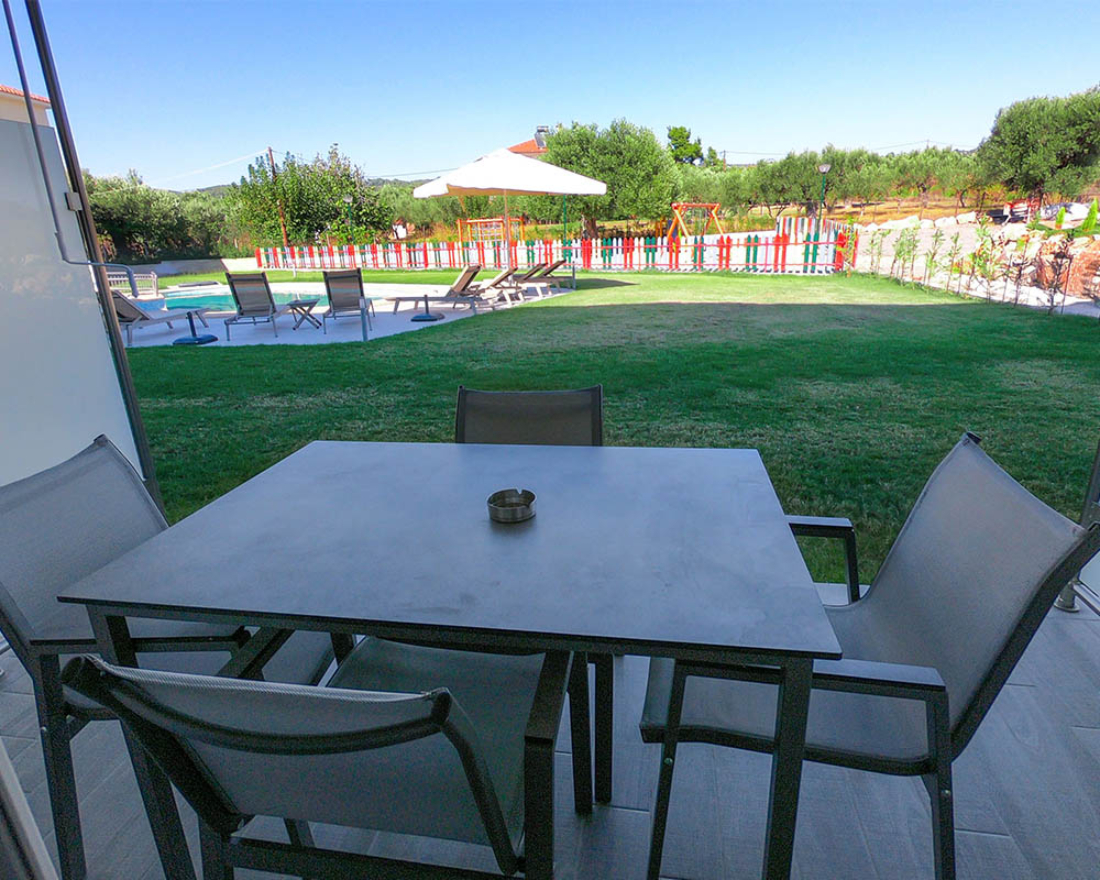 Finikas Garden Beach Resort terasa.jpg