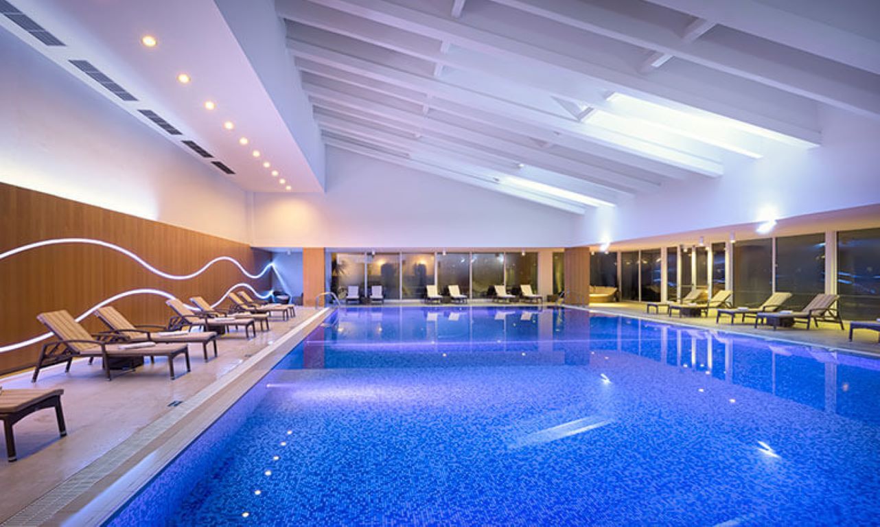 Valamar Dubrovnik President Hotel-Unutrasnji bazen.jpg