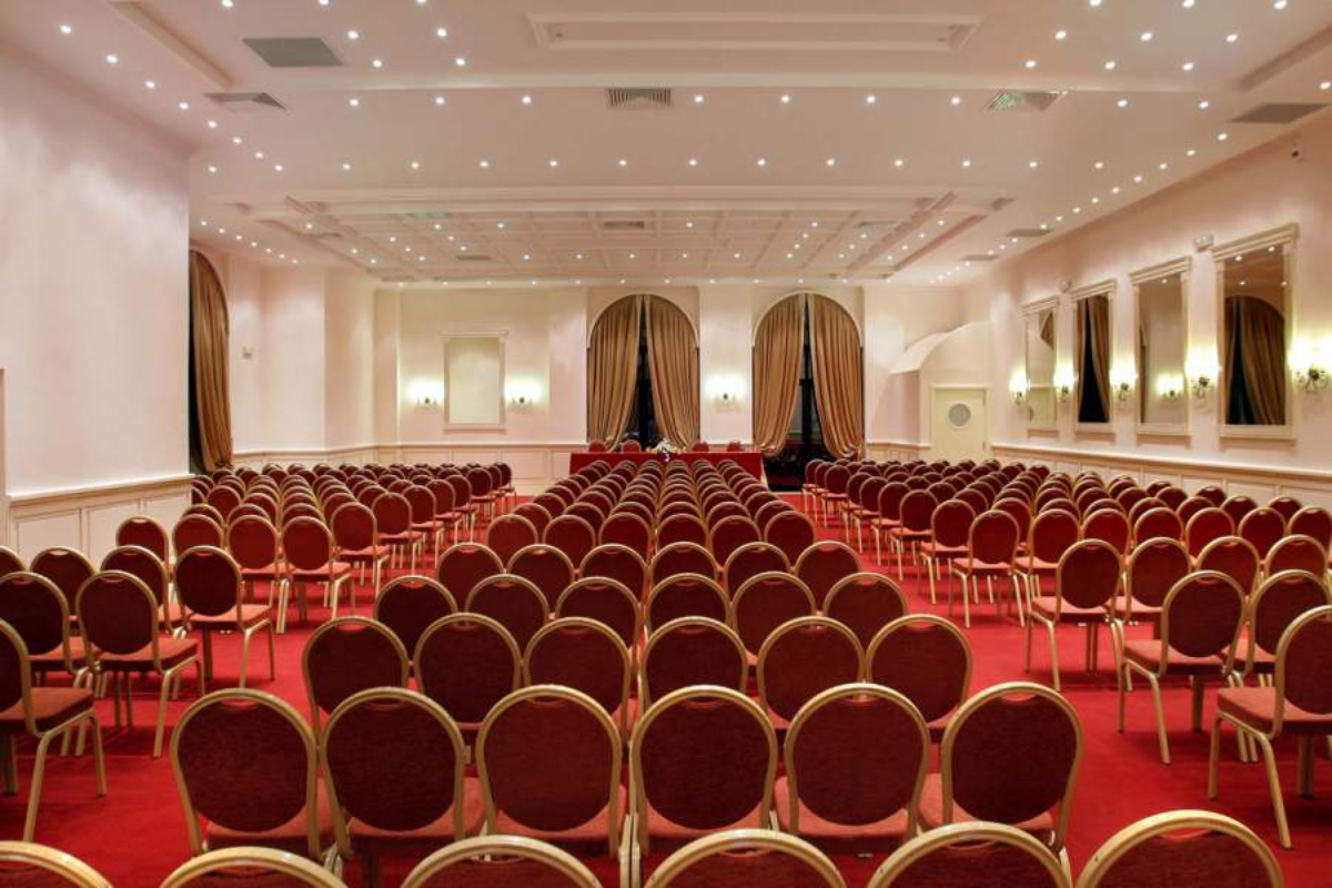Volos Palace sala za konferenciju.jpg