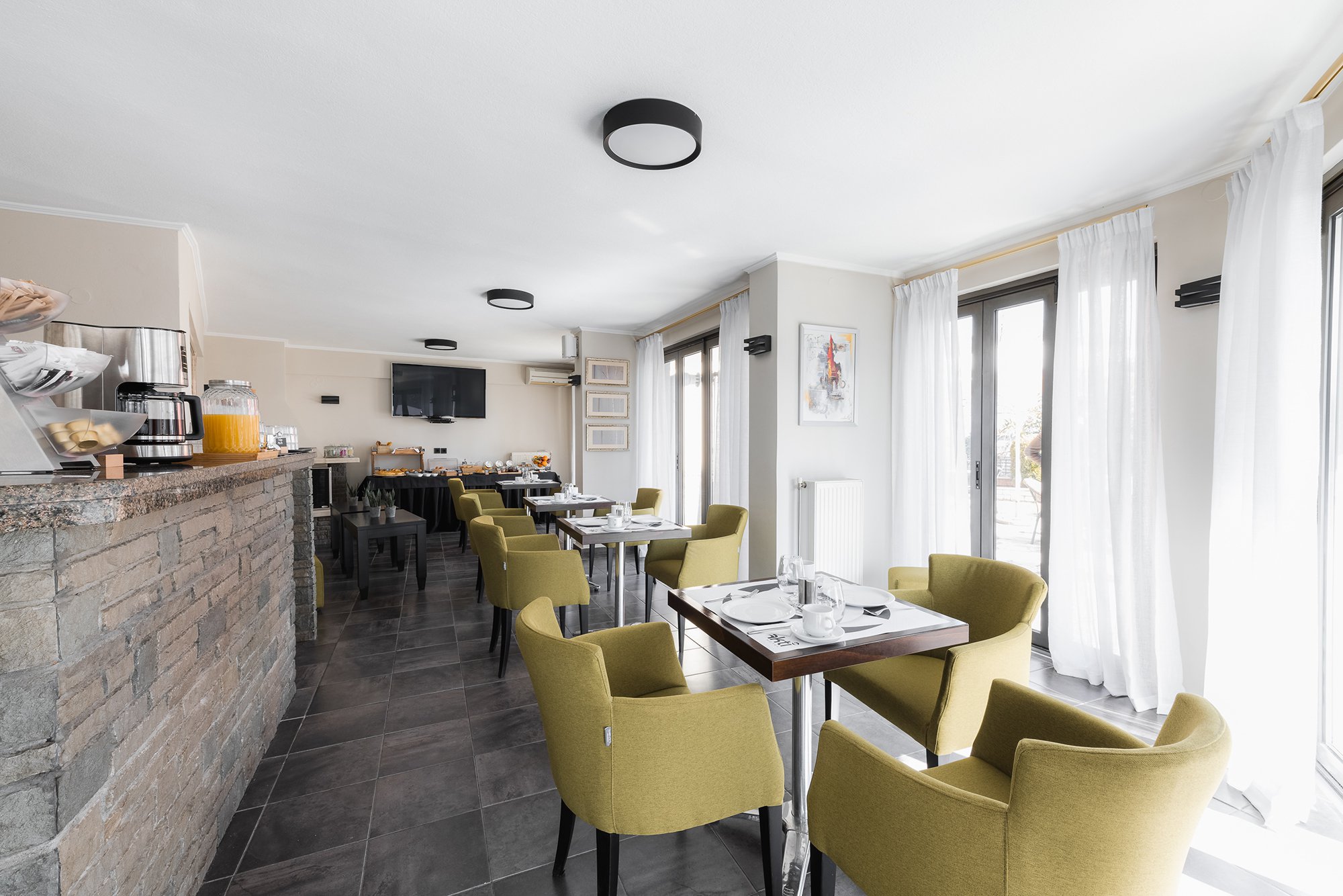 Akti hotel restoran.jpg